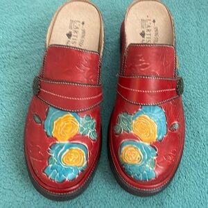 Spring Step never worn clogs